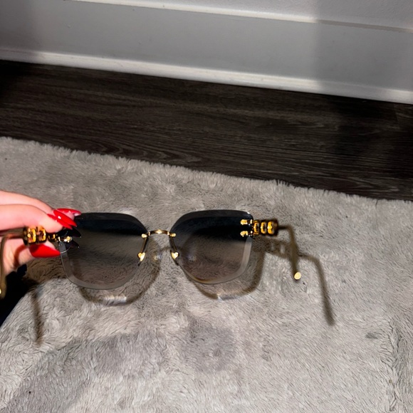 Louis Vuitton Jewel Cat Eye Sunglasses - Picture 6 of 6